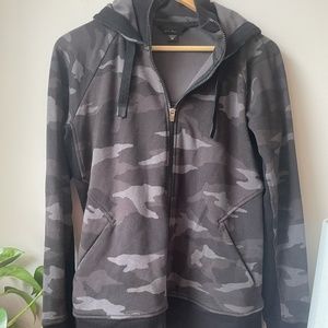 Athleta Triumph Printed Hoodie-Size Medium